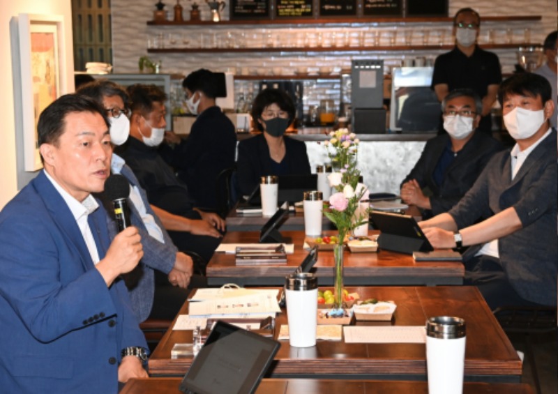 이재준 수원특례시장, 간부 공무원·재정전문가와 함께 민선 8기  재정효율화 방 안 모색  (1).JPG