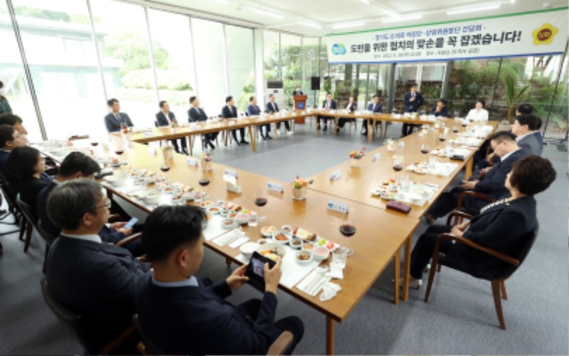 220818 염종현 의장, 경기도의회.경기도 오찬 정담회서 '신속한 정책집행 통한 민생과제 해결' 강조 (4).jpg