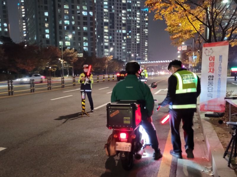 하남시, 오토바이 굉음 등 3차 정기단속 …  불법근절 ‘의지 강력’(망월초교사거리).jpg