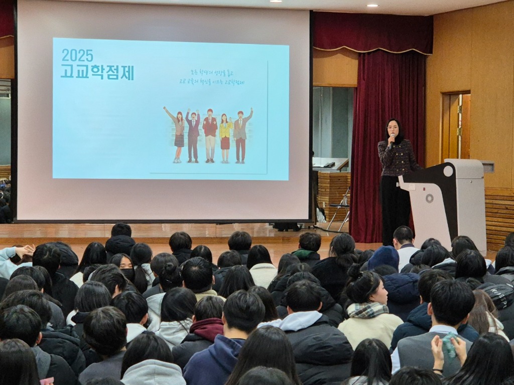 (1217)[미래교육과]남양주시, 노지영 휴먼북 ‘학교로 찾아가는 휴먼북’ 진행(사진).jpg