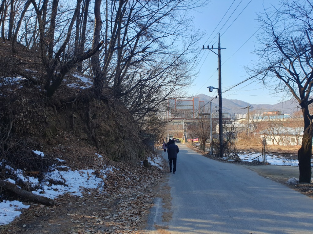 문제가 제기된 경부분과 도로 현장사진.jpg