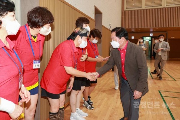 (0821)[체육과]주광덕 남양주시장, 제16회  남양주시장기 배구대회 격려 방문(사진3).jpg