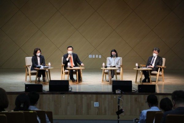 0930 경기도교육청, 신도시 학교 신설·과밀학 급 해소 주제 정책 토론회 개최(사진3).jpg