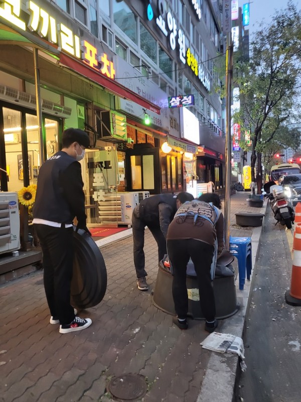 송산3동 허가안전과(의정부시 송산3동, 불법광고물 야간 집중 단속 실시).jpg