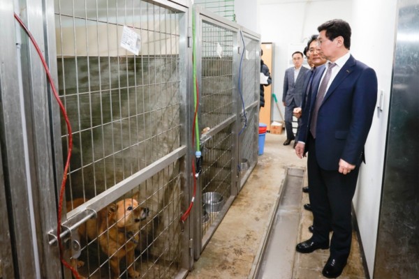 230206_이상일 용인특례시장, 동물보 호센터·경전철 기지 방문_사진(1).jpg