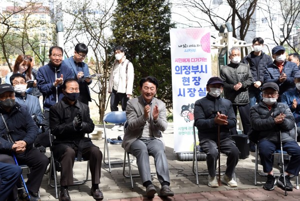 시민소통담당관(의정부경전철 하부 공간의 색다른 변화, 어르신 쉼터 조성)3.JPG