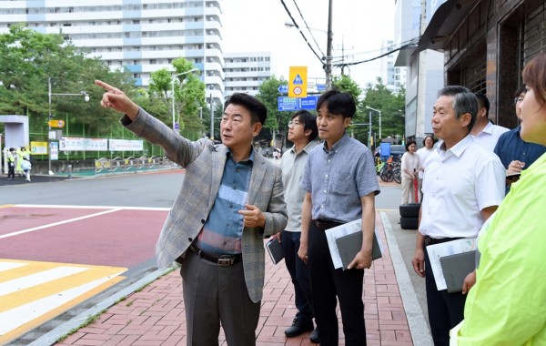 교통기획과(김동근 의정부시장, 동오초등학교 주변 어린이 통학로 현장점검)2.JPG