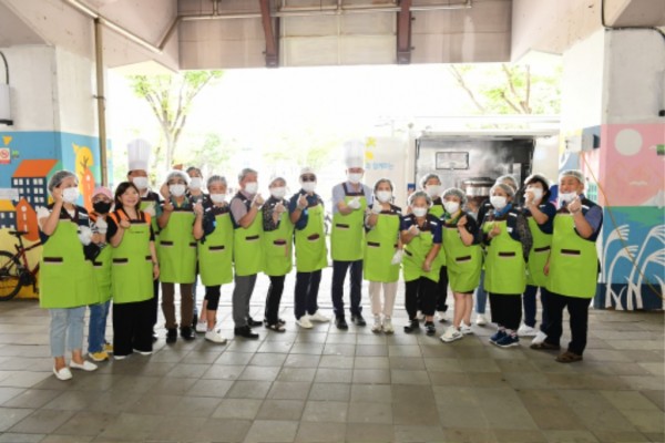 28.안산시자원봉사센터, ‘사랑의 밥차’ 상록수역·선부광장서 10월까지 운영(2).jpg