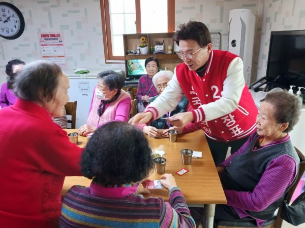 240226 홍장표 장상경로당 방문 2.jpg