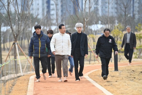 이현재 하남시장, “대한민국 최고의 맨발길인 미사 한강 모랫길로 오세요”(2).jpg