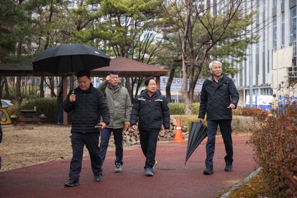 (0312)[정책기획과]“현장에 답이 있다”…주광덕 남양주시장, 남양주FC 홈구장 등 주요현장 점검(사진4).JPG