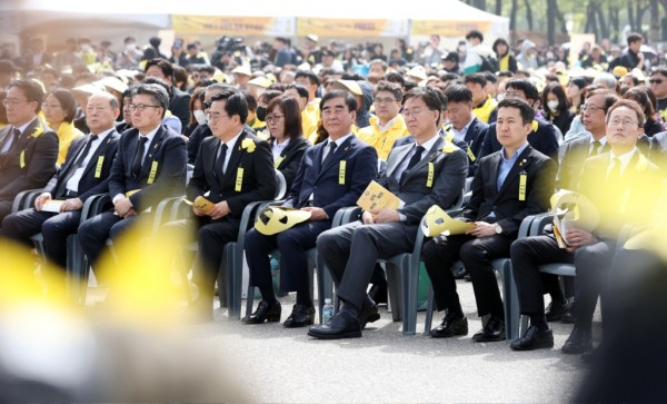 240416 염종현 의장, 16일 세월호 참사 10주기 기억식 참석V2 (3).jpg