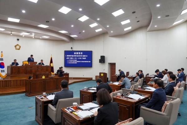 [사진자료] 4월 16일 하남시의회 제329회 임시회 제1차 본회의.(사진_하남시의회 제공)-수정.jpg