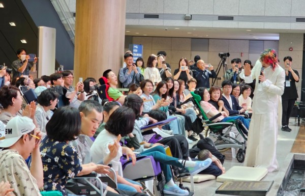 사진2_누워서 보는 클래식 in 인천공항.jpg