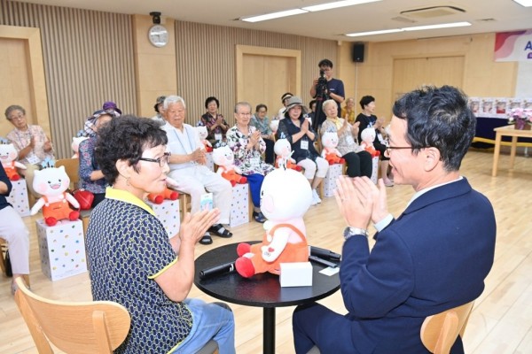 (사진3)하남시, AI 건강관리 로봇 ‘하남이’로 홀몸 어르신 24시간 맞춤 케어.jpg