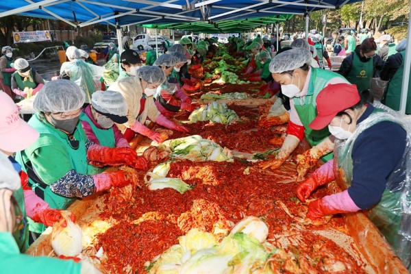 1-2 평택시 새마을회 사랑의 김장 나누기 성황리에 진행.JPG