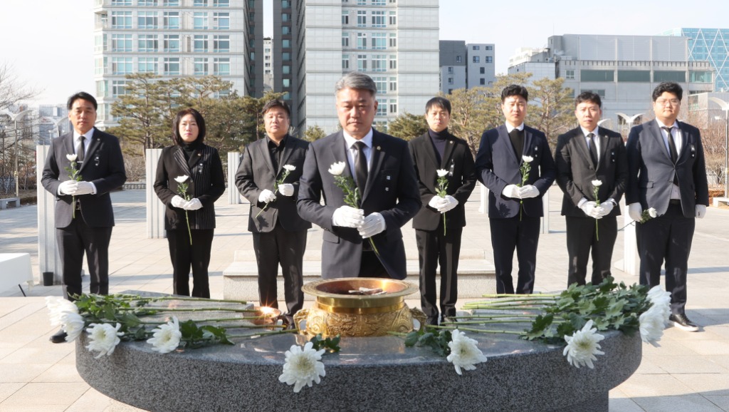 국민의힘, 새해 첫 일정으로 현충탑 참배 이어1.JPG