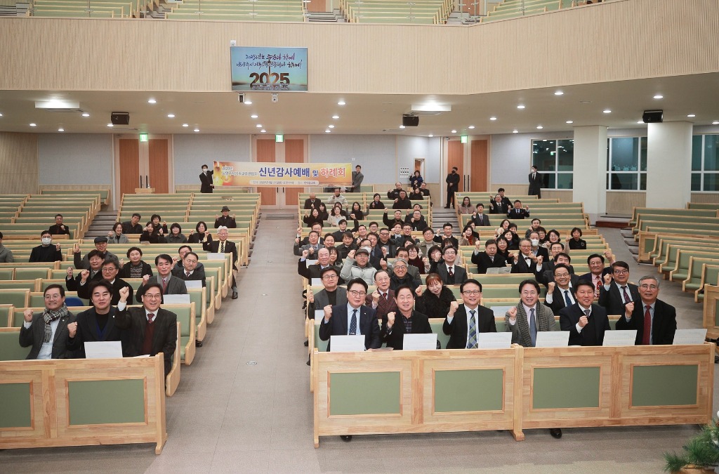 (0121)[문화관광과]주광덕 남양주시장, 기독교 신년 감사 예배 참석…남양주 산업생태계 대전환 다짐(사진2).jpg