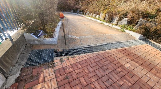 하남 덕풍1동 주민센터 옹벽, 최대 15cm 벌어졌는데… 시는 ‘통로만 막았다’