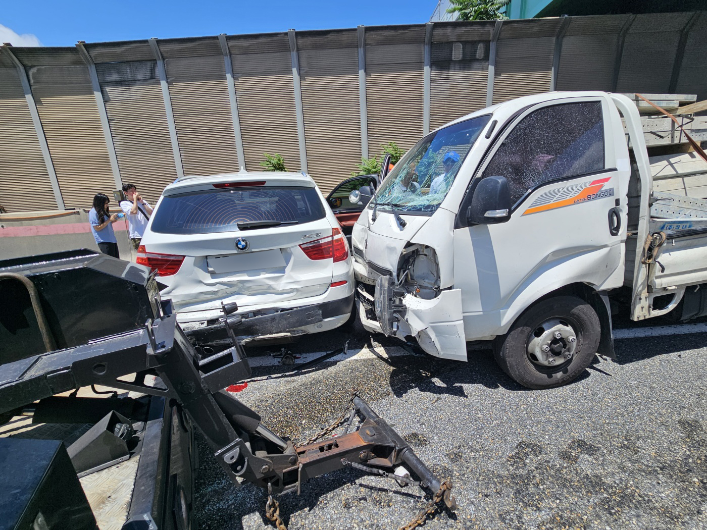 [포토] 수도권 제1고속도로...4중 추돌사고로 교통체증