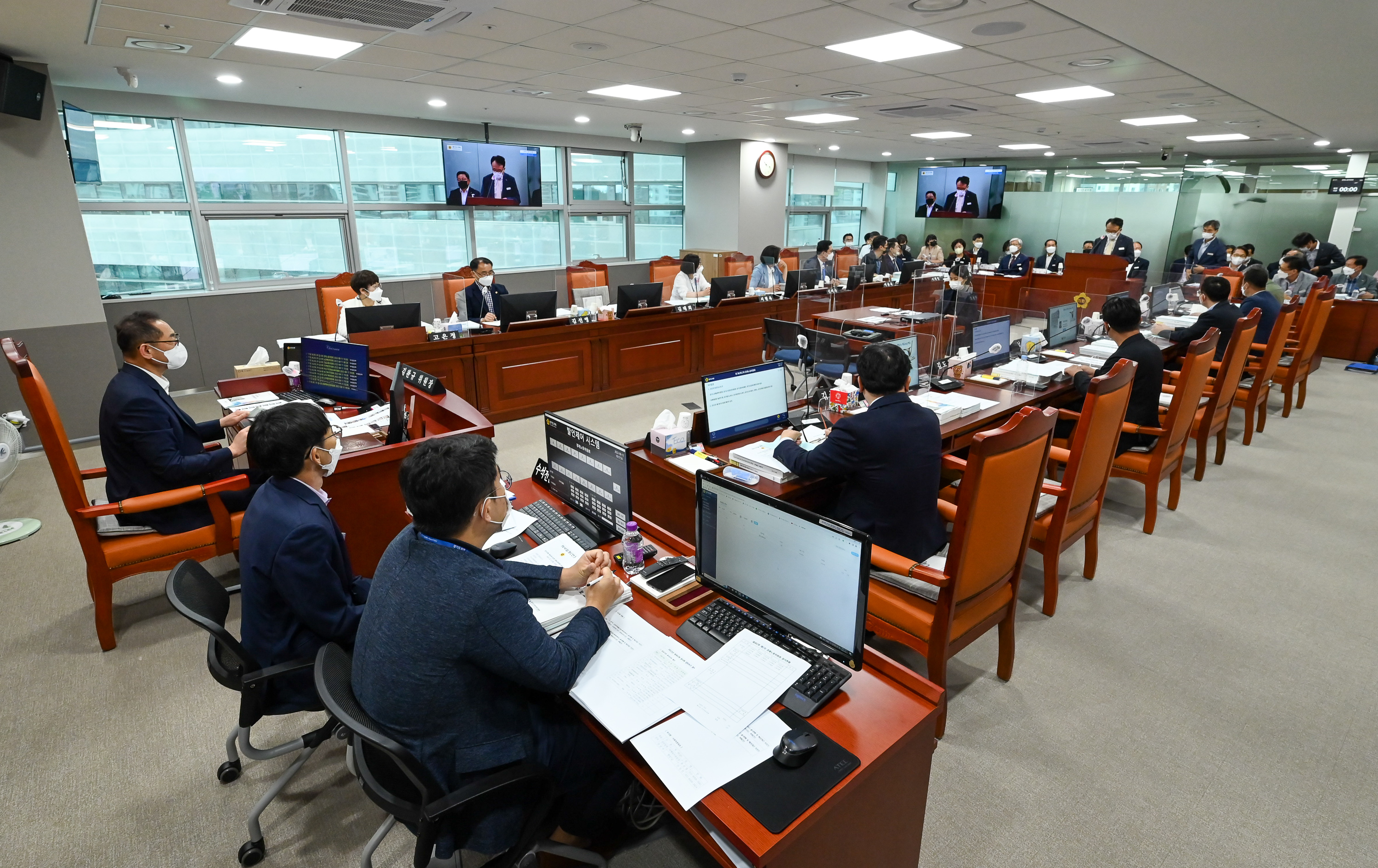 경기도의회 경제노동위원회, 공공기관 업무보고 및 제1차 추경예산안 심의 실시