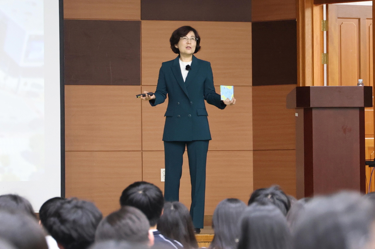 김보라 안성시장, 경기창조고등학교 명사특강 진행