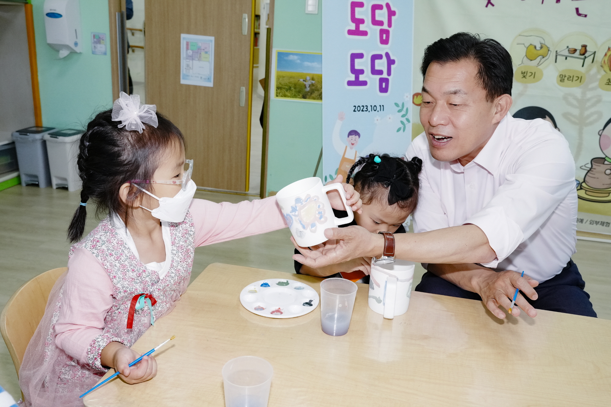 이재준 수원특례시장, 어린이집 일일 보조교사로 나서