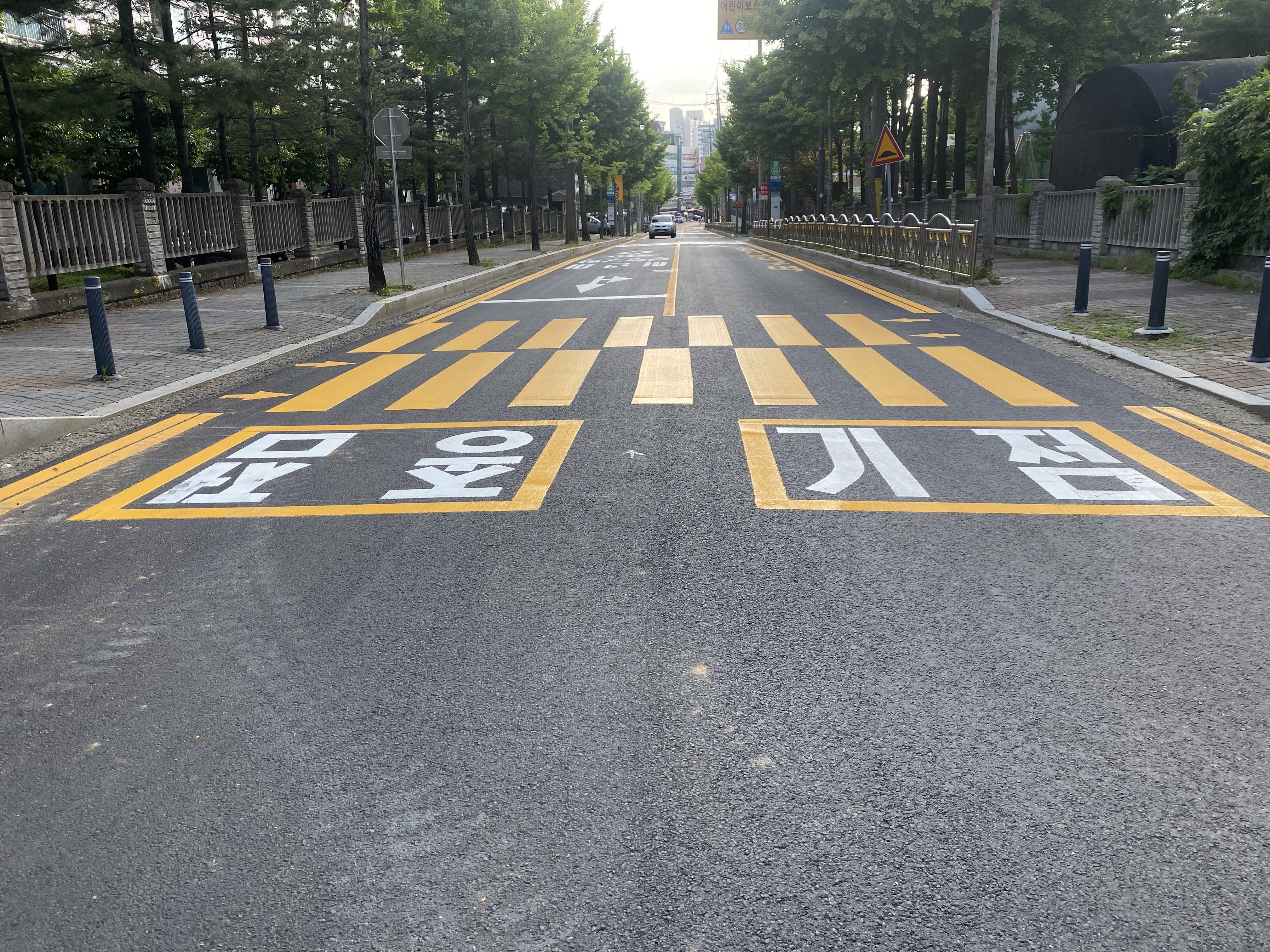 기흥구, 노랑 횡단보도·바닥신호등… 어린이보호구역 10곳 ‘안전을 켠다’