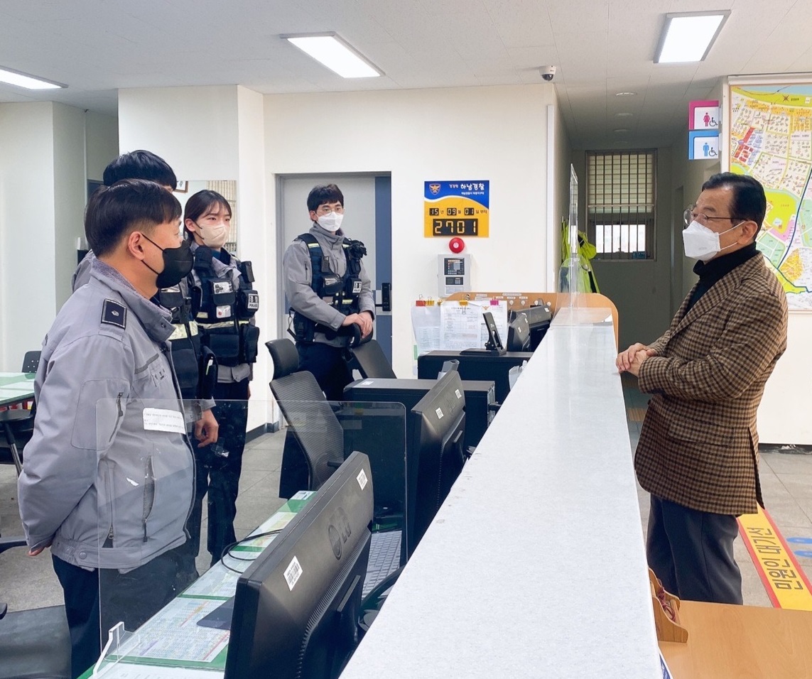 이현재 하남시장, 설 연휴 비상근무자·소외이웃 직접 찾아가 격려