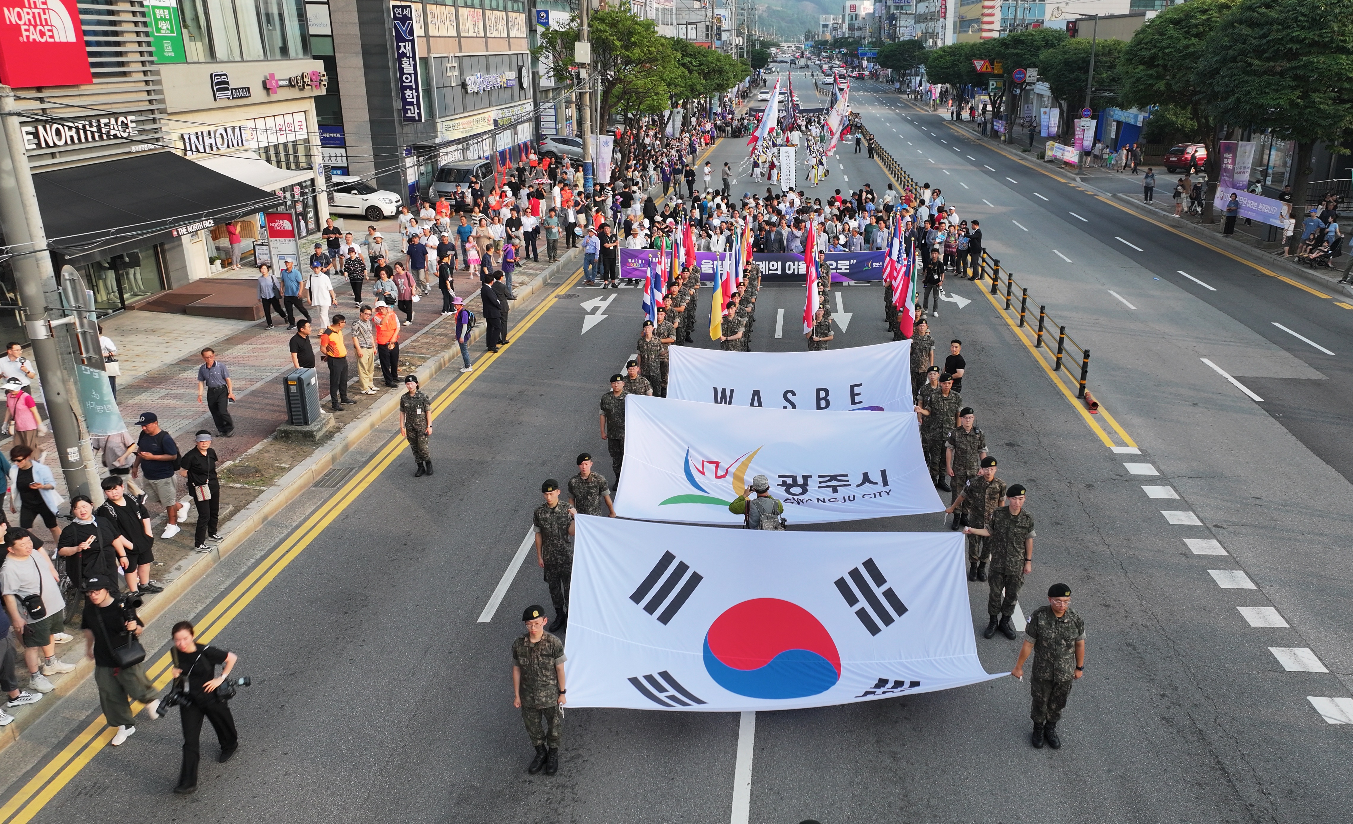 '2024 제20회 WASBE 세계관악컨퍼런스 전야제' 수 천명 몰려..."뜨거운 축하 함성으로 가득"