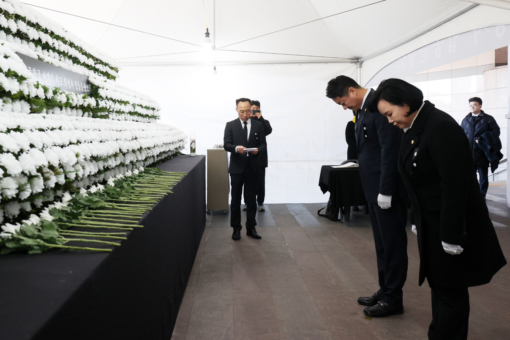 김진경 경기도의회 의장, 제주항공 참사 합동분향소 찾아 애도