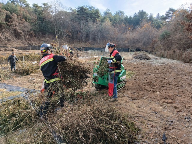 홍천국유림관리소, 영농부산물 파쇄로 산불 예방 총력