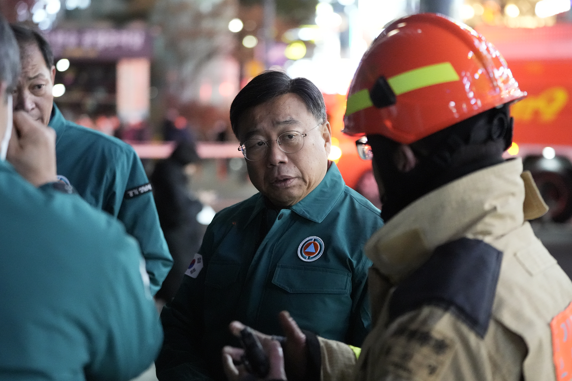 [포토] 신상진 성남시장, 야탑동 복합건물 화재 현장 찾아