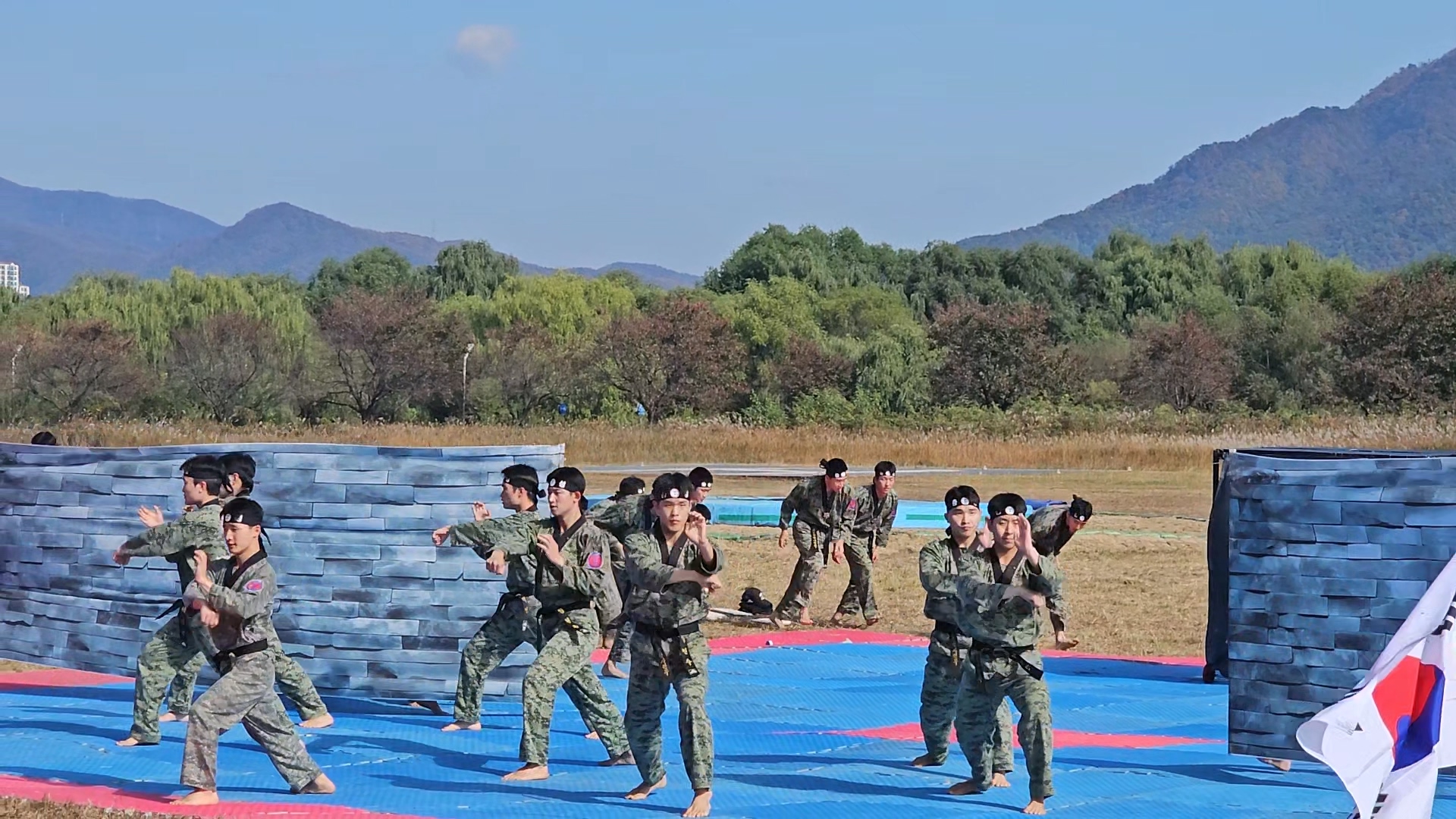 제46회 특수전사령관배 고공강하 경연대회와 걷기 대회 성료...“민관 화합 도모”