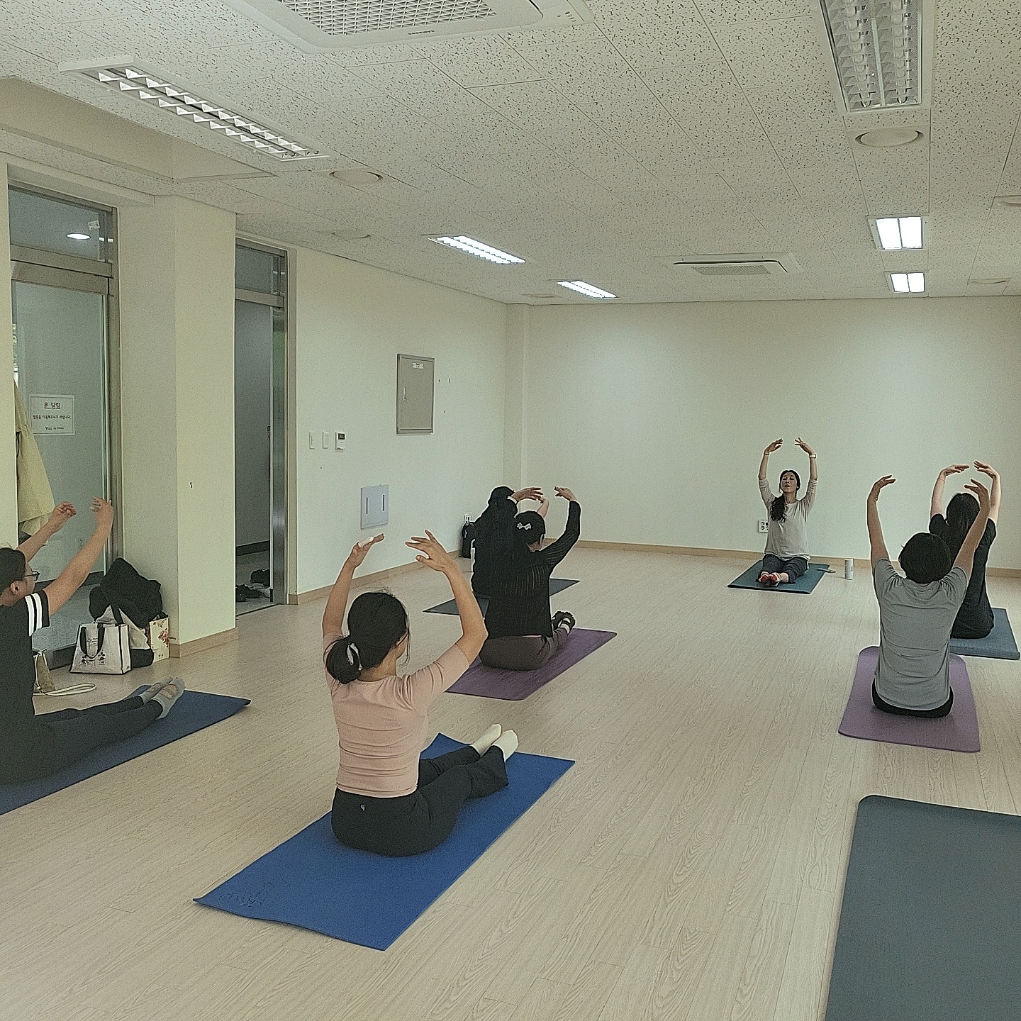 [포토] 감일한라비발디, 평생학습마을 첫 개강… “성인발레에 열기 후끈”
