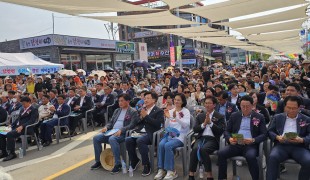 [포토] 경기 광주 (갑)지역 소병훈 의원...‘퇴촌 토마토 축제’서 “토마토는 채소로 맛과 건강에 좋다” 강조